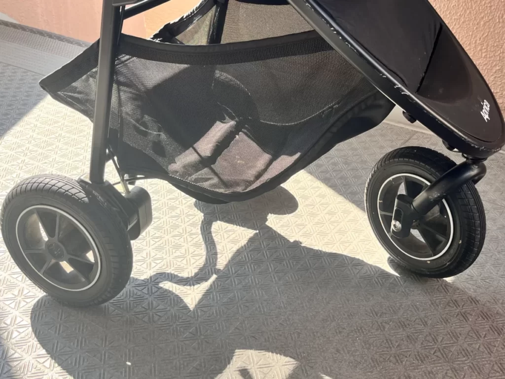 プレシャススムーヴのタイヤの写真