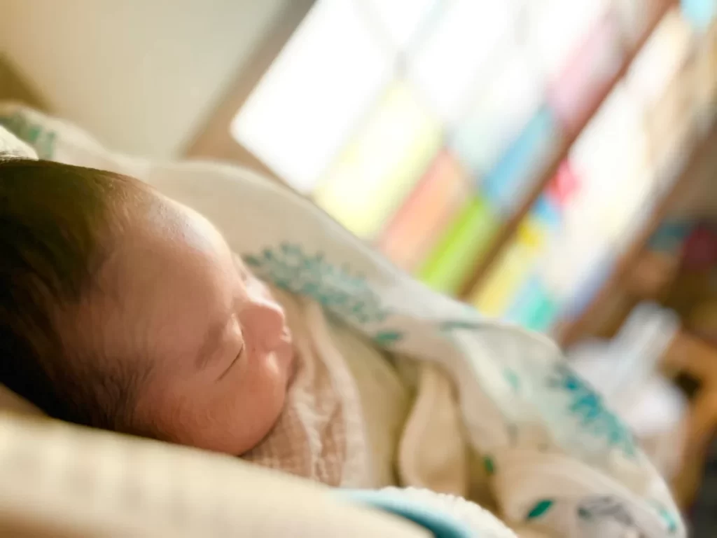 ネオママイズムのベッドインベッドに眠る赤ちゃん
