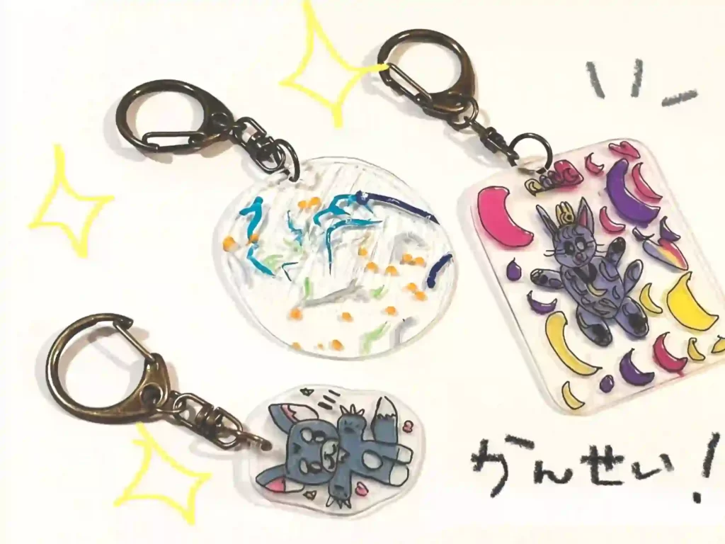 プラバンに金具を付けた様子