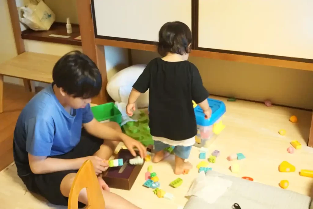 子どもたちが遊ぶ様子の写真