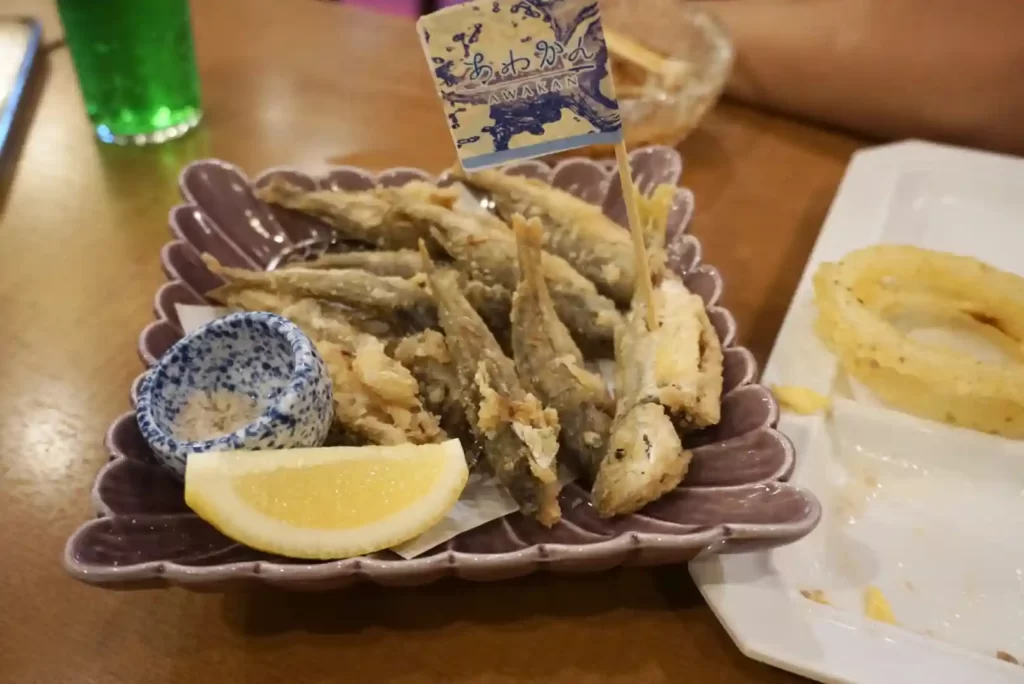 釣った魚のから揚げの写真