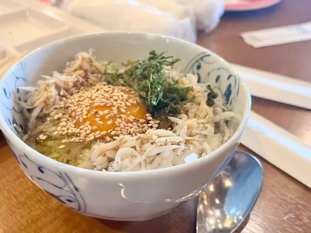 シラス丼の写真