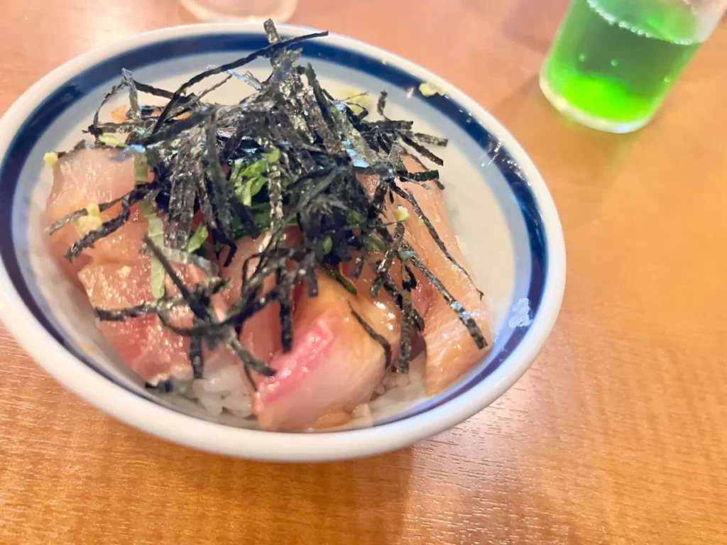 マグロの漬け丼の写真