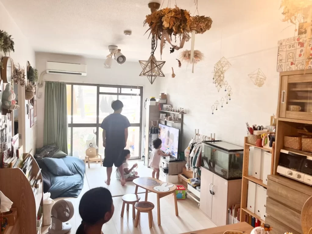 長男が綺麗にした部屋でくつろぐ子どもたち