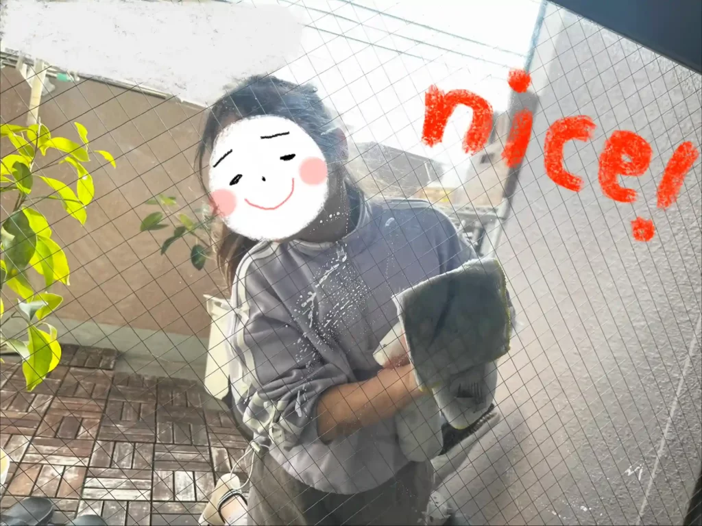 お手伝いを頑張る女の子の写真